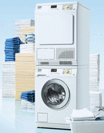 le séchoir posé sur le lave-linge permet un gain de place considérable